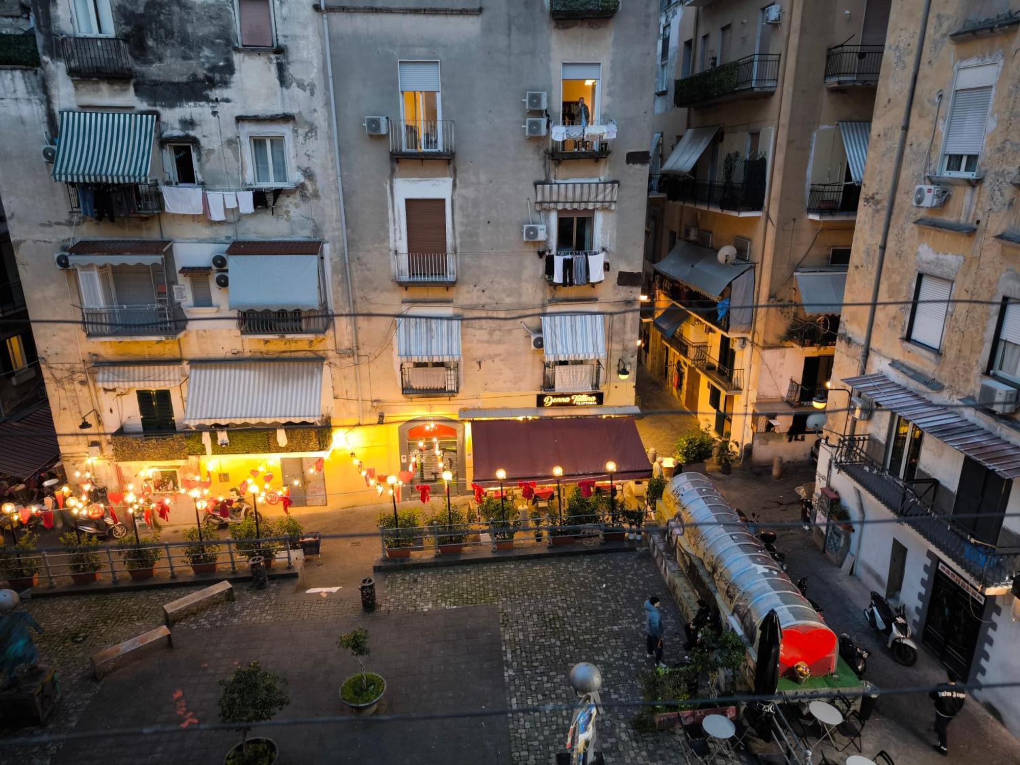 Casa Del Girasole Apartment Наполи Екстериор снимка